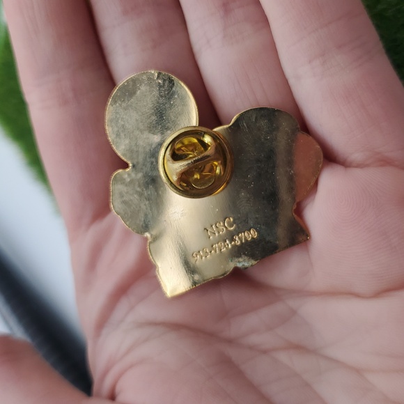 Softball 2002 Enamel Pin B451 Collectible Vintage - Picture 3 of 4